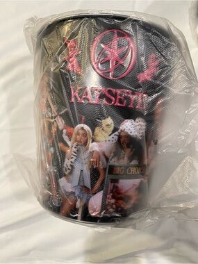 KATSEYE Popcorn Bucket Wild Hearts New Mint Original Packaging
